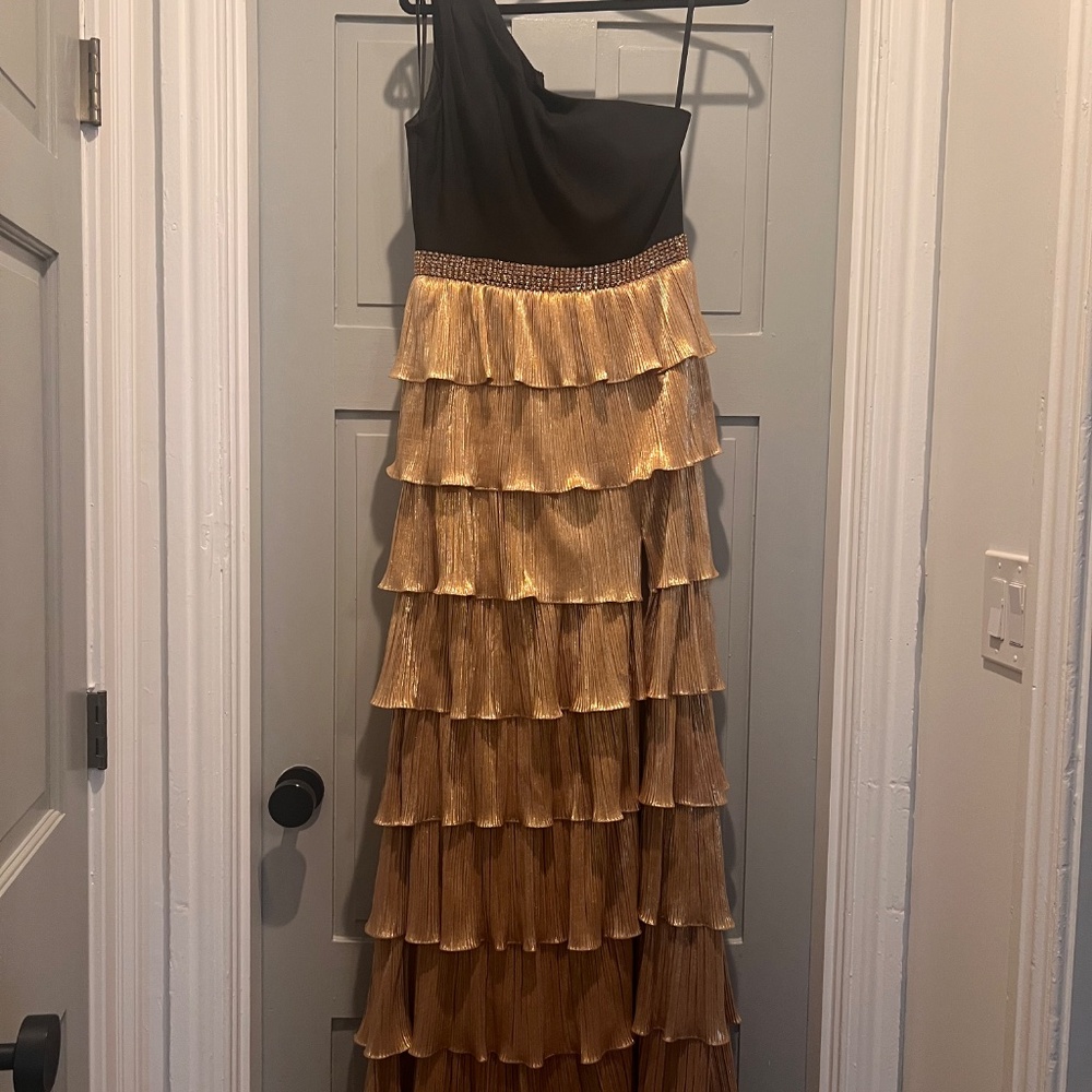 ⭐️🎉Host Pick🎉⭐️Mac Douglas Ieena Mixed-Media Tiered A-Line Gown Size 8 NWOT - Picture 2 of 8